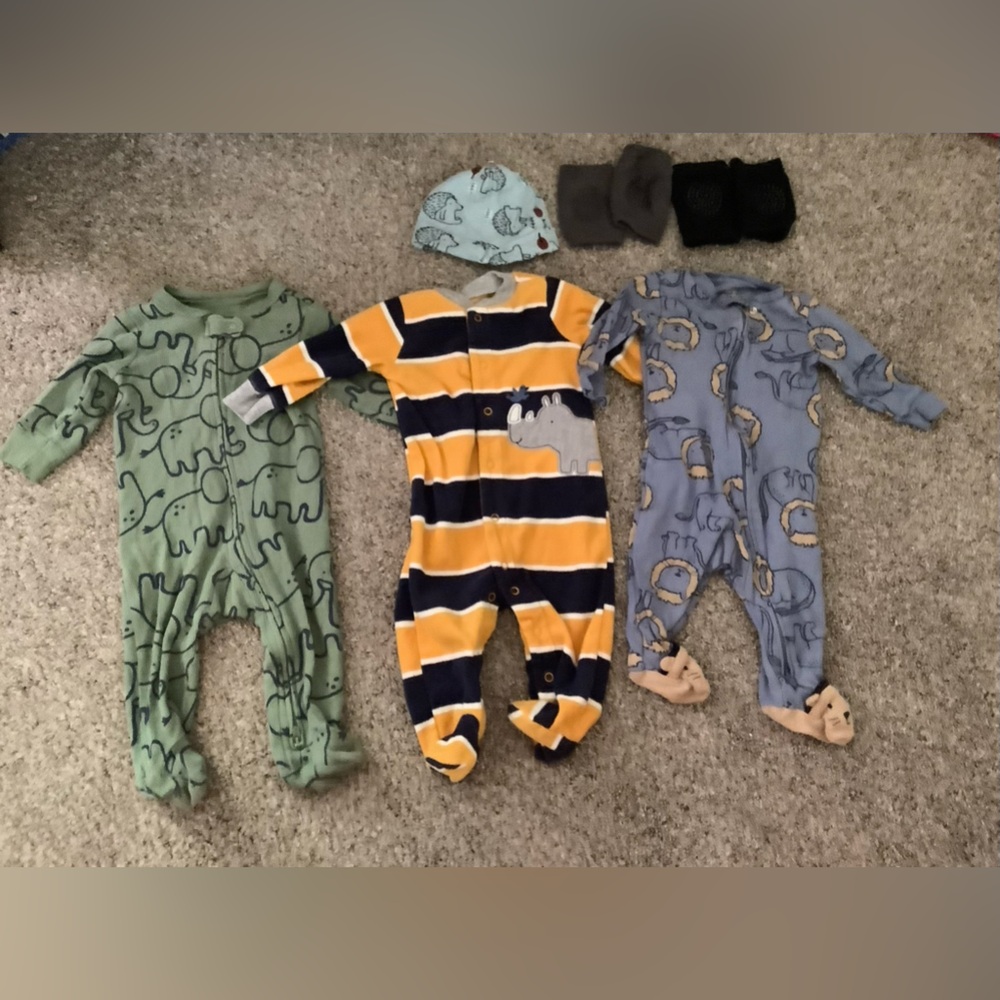 Lot 6 pieces, 6months Carter's Yellow and Blue Footies One Piece hat, kneepads